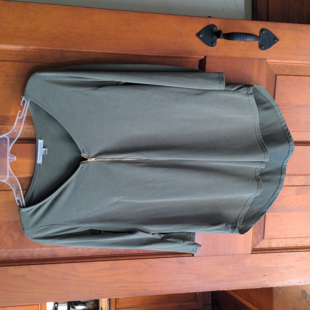 Women's green envelope Los Angeles shirt